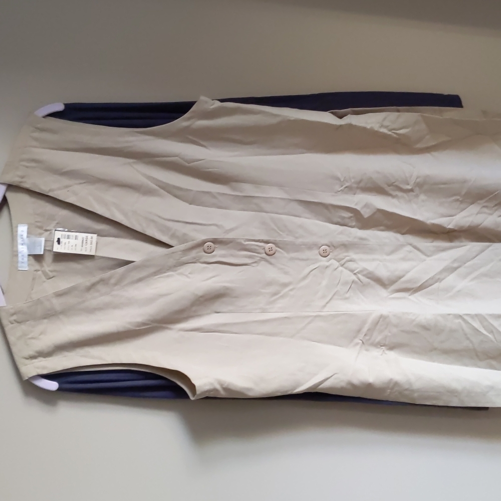 Vest NWT